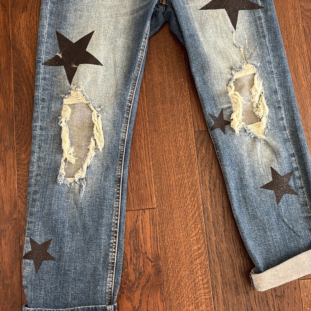 Distressed Star-Patterned Blue Jeans - Picture 3 of 6